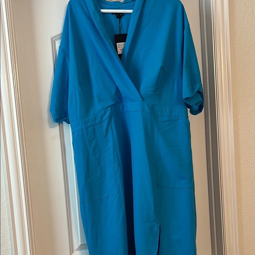 Plus Size Elegant Blue Dress with Timeless Charm
